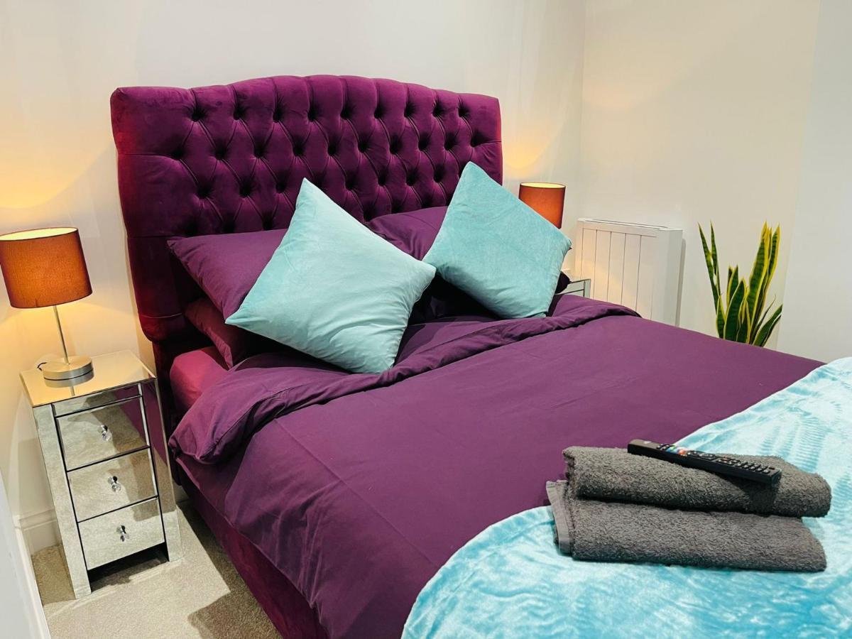 Salt Hill Windsor Legoland Eton Heathrow Luxury 2 Bed 1 Bath Free Parking Lejlighed Slough Eksteriør billede