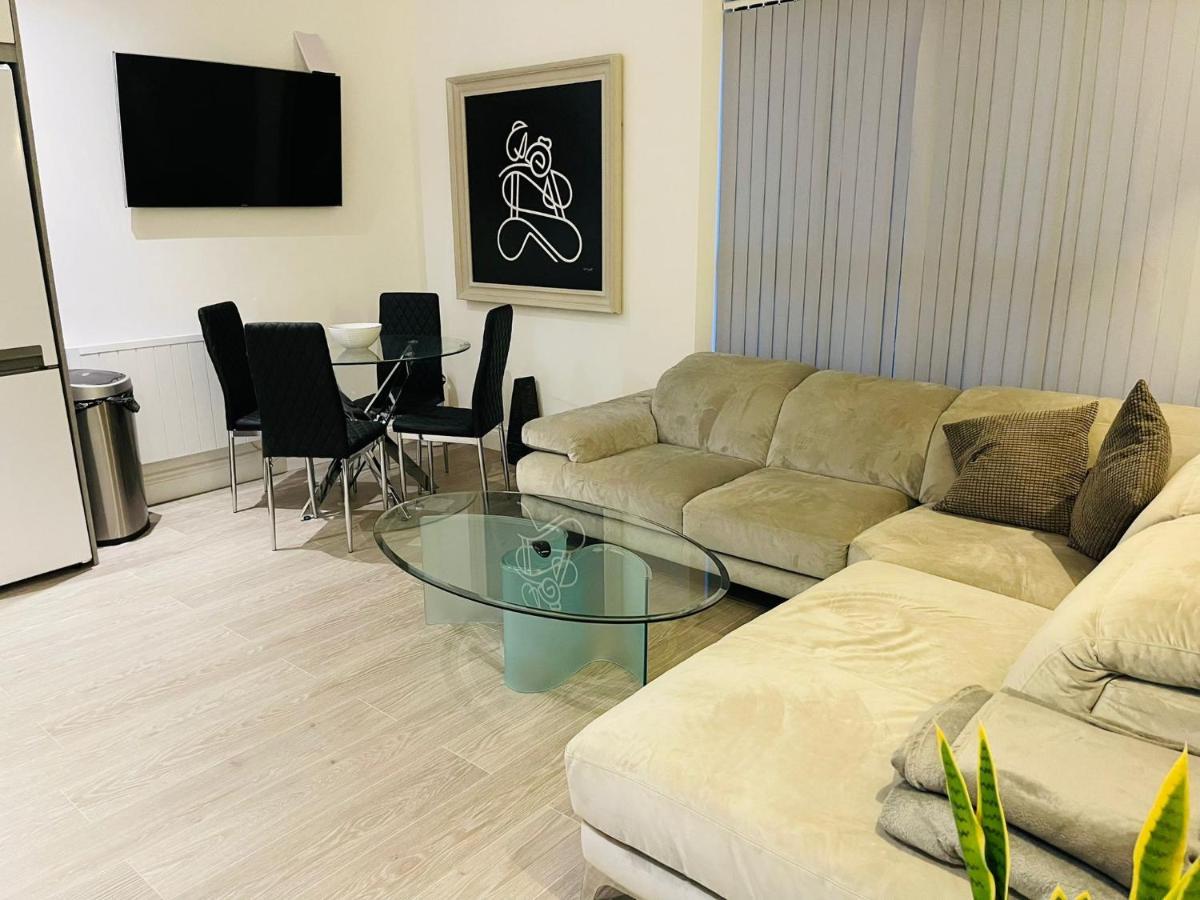Salt Hill Windsor Legoland Eton Heathrow Luxury 2 Bed 1 Bath Free Parking Lejlighed Slough Eksteriør billede