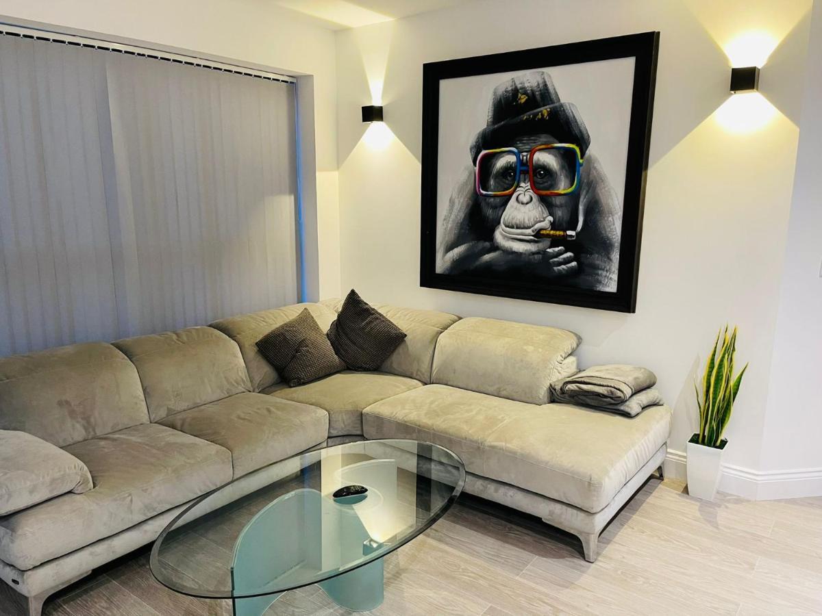 Salt Hill Windsor Legoland Eton Heathrow Luxury 2 Bed 1 Bath Free Parking Lejlighed Slough Eksteriør billede