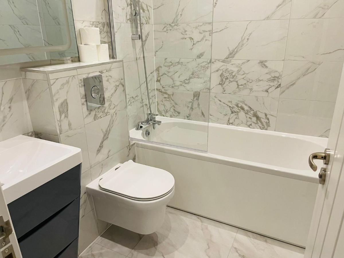 Salt Hill Windsor Legoland Eton Heathrow Luxury 2 Bed 1 Bath Free Parking Lejlighed Slough Eksteriør billede