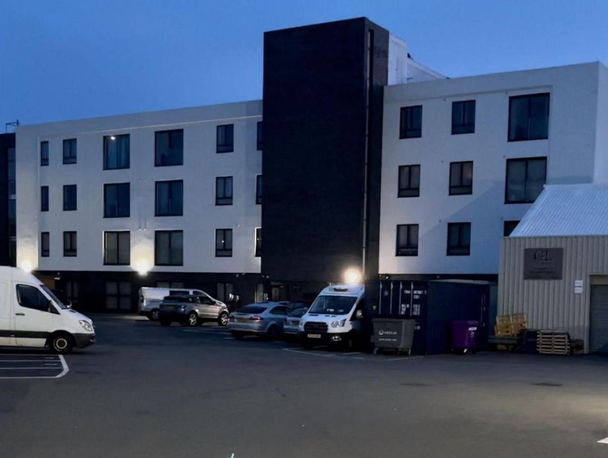 Salt Hill Windsor Legoland Eton Heathrow Luxury 2 Bed 1 Bath Free Parking Lejlighed Slough Eksteriør billede